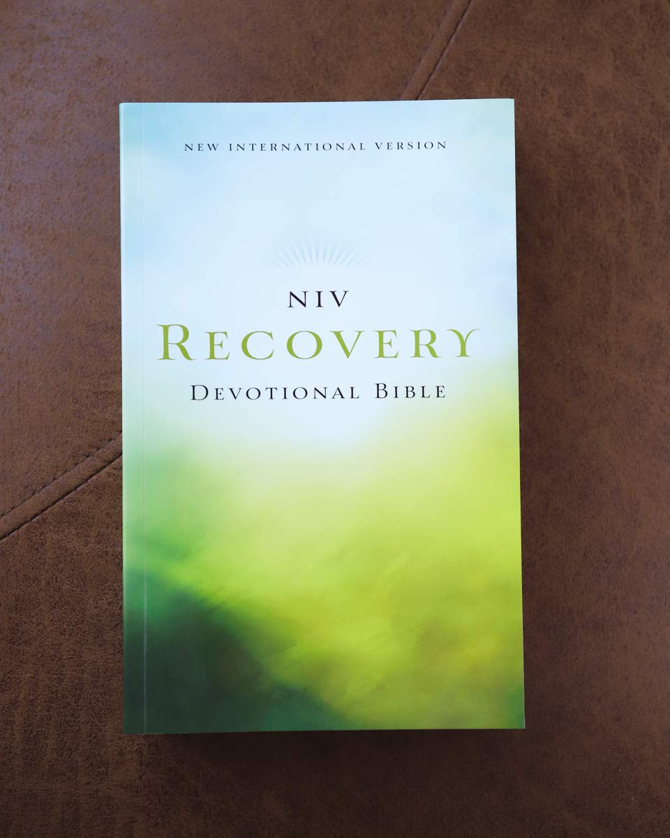 NIV Recovery Devotional Bible, Paperback