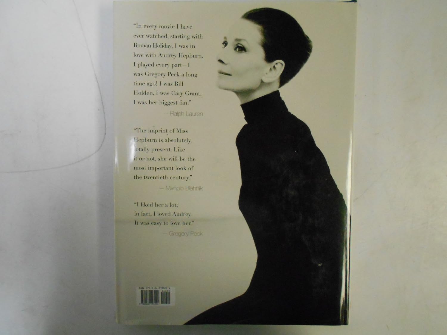 Audrey Style: An Illustrated Biography of the Style Icon—Grace, Beauty, and Humour Through Original Interviews and Designer Sketches