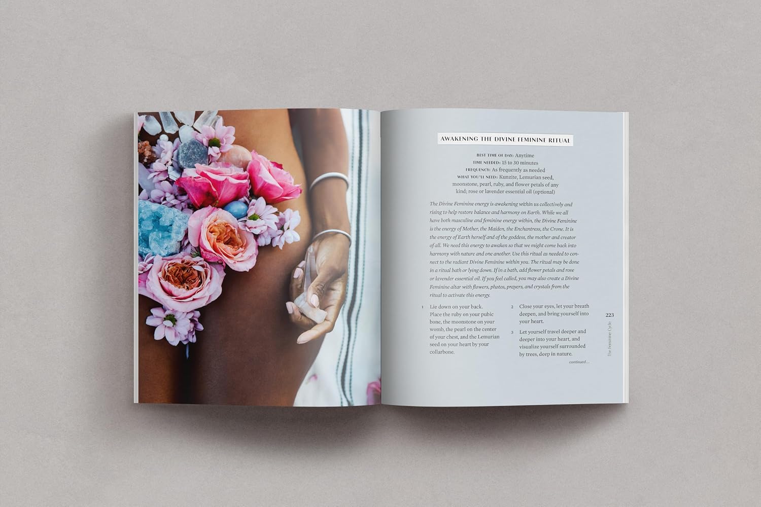 Crystal Healing for Women: Gift Edition: A Modern Guide to the Power of Crystals for Renewed Energy, Strength, and Wellness